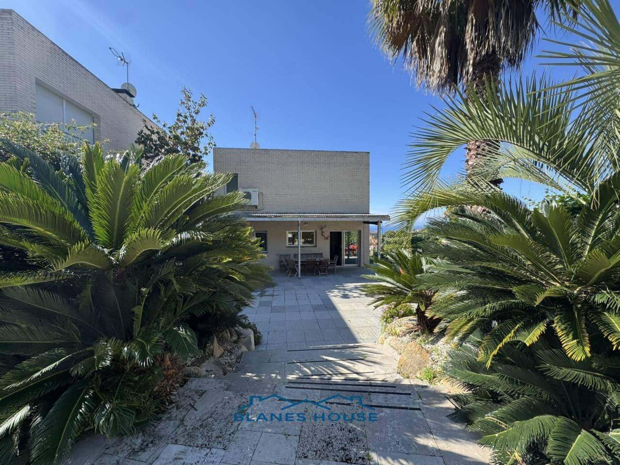 5 chambre Villa/Maison à vendre à Lloret de Mar avec piscine garage - 675 000 € (Ref: 9006793)