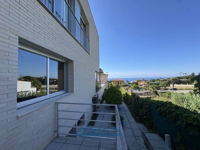 5 soveværelse Villa til salg i Lloret de Mar med swimmingpool garage - € 675.000 (Ref: 9006793)