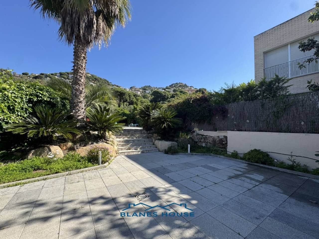 5 chambre Villa/Maison à vendre à Lloret de Mar avec piscine garage - 675 000 € (Ref: 9006793)