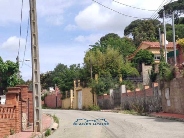 3 bedroom Villa for sale in Maçanet de la Selva with garage - € 189,000 (Ref: 9161947)