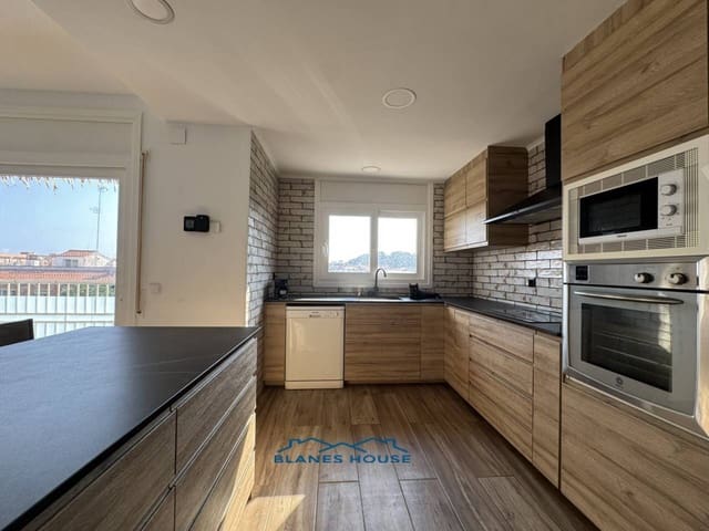 3 bedroom Flat for sale in Malgrat de Mar - € 205,000 (Ref: 9166736)