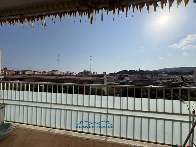 3 bedroom Flat for sale in Malgrat de Mar - € 205,000 (Ref: 9166736)
