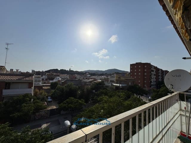 3 bedroom Flat for sale in Malgrat de Mar - € 205,000 (Ref: 9166736)