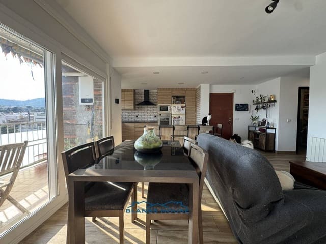 3 bedroom Flat for sale in Malgrat de Mar - € 205,000 (Ref: 9166736)