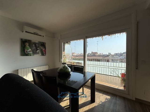 3 bedroom Flat for sale in Malgrat de Mar - € 205,000 (Ref: 9166736)