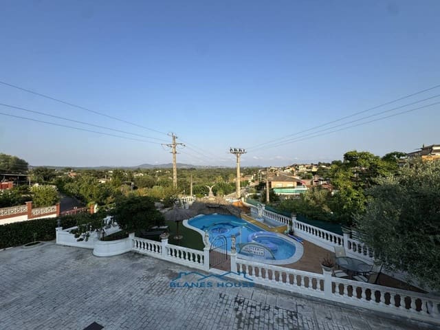 5 soveværelse Finca/Landehus til salg i Fogars de la Selva med swimmingpool garage - € 370.000 (Ref: 9166737)