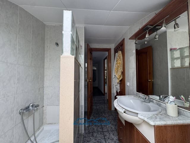 5 bedroom Villa for sale in Tordera with pool - € 350,000 (Ref: 9189502)