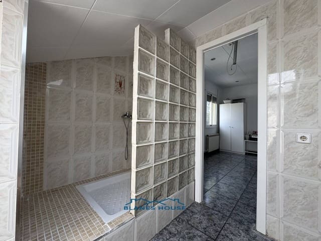 5 bedroom Villa for sale in Tordera with pool - € 350,000 (Ref: 9189502)