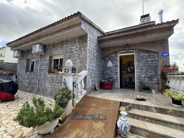 4 bedroom Villa for sale in Tordera - € 265,000 (Ref: 9198279)