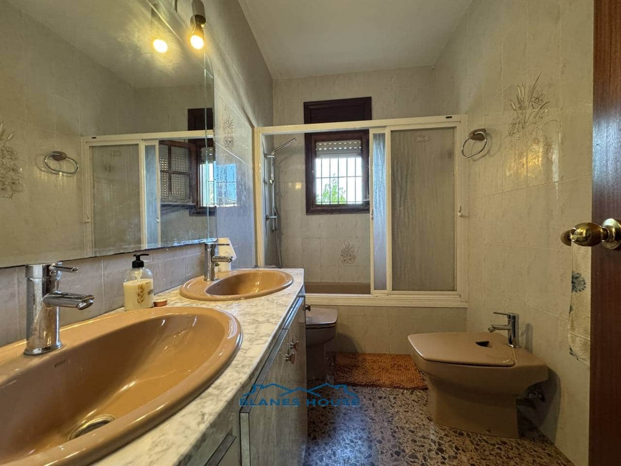 6 soveværelse Villa til salg i Macanet de la Selva med garage - € 315.000 (Ref: 9242591)