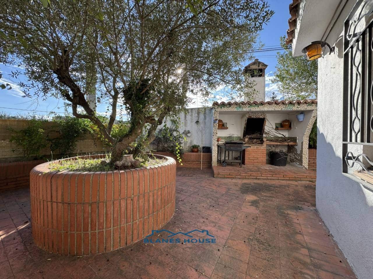 6 soveværelse Villa til salg i Macanet de la Selva med garage - € 315.000 (Ref: 9242591)