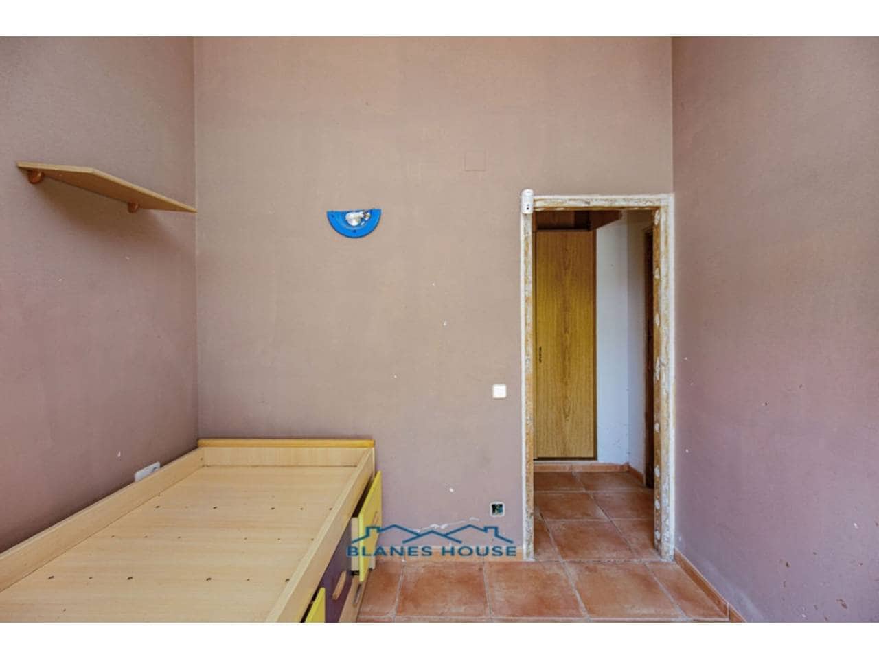 5 slaapkamer Villa te koop in Vidreres met zwembad - € 250.000 (Ref: 9254572)