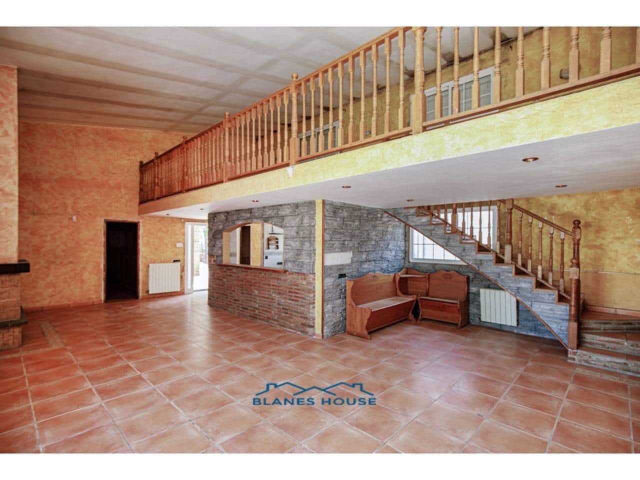 5 slaapkamer Villa te koop in Vidreres met zwembad - € 250.000 (Ref: 9254572)