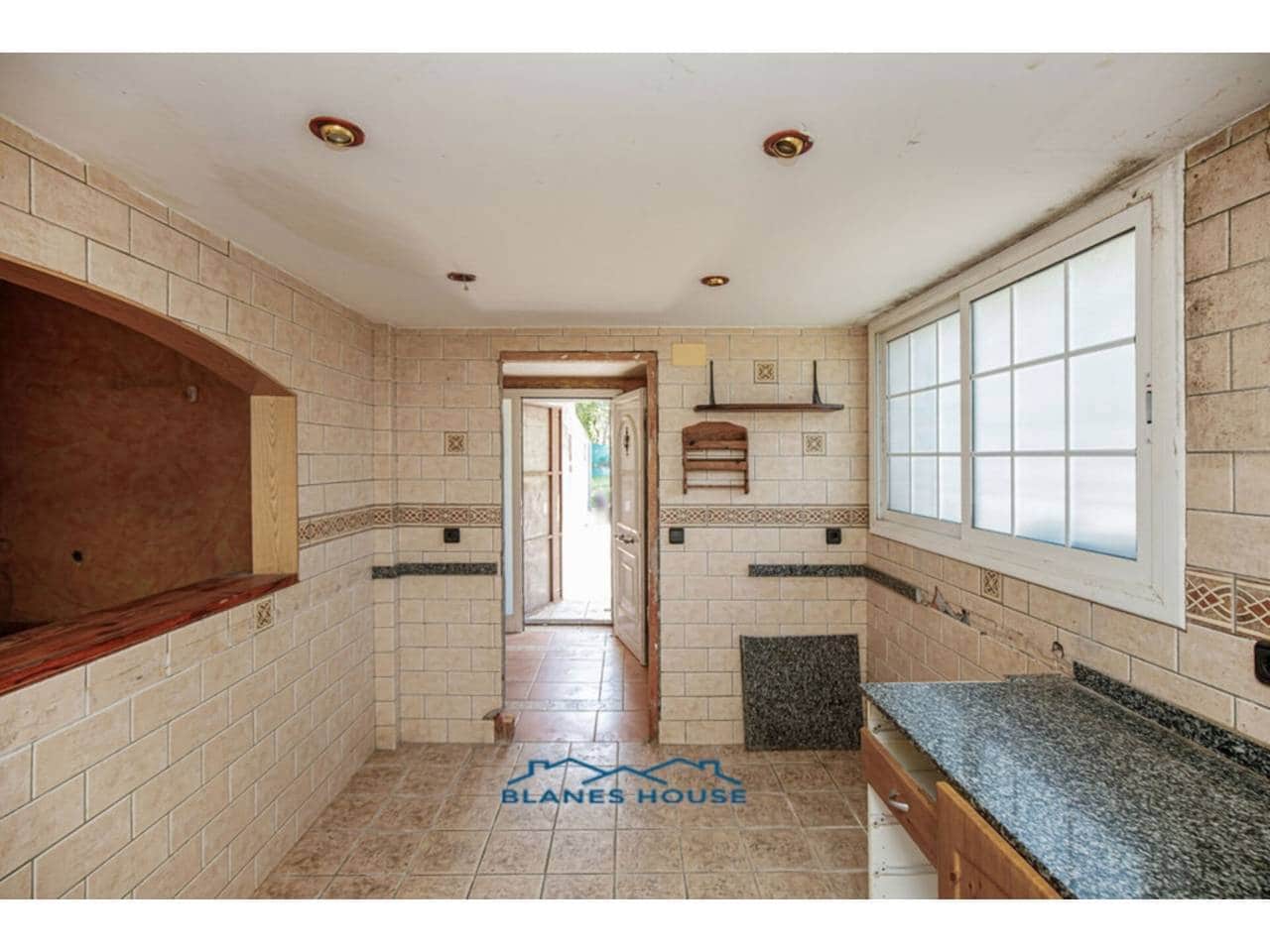 5 slaapkamer Villa te koop in Vidreres met zwembad - € 250.000 (Ref: 9254572)