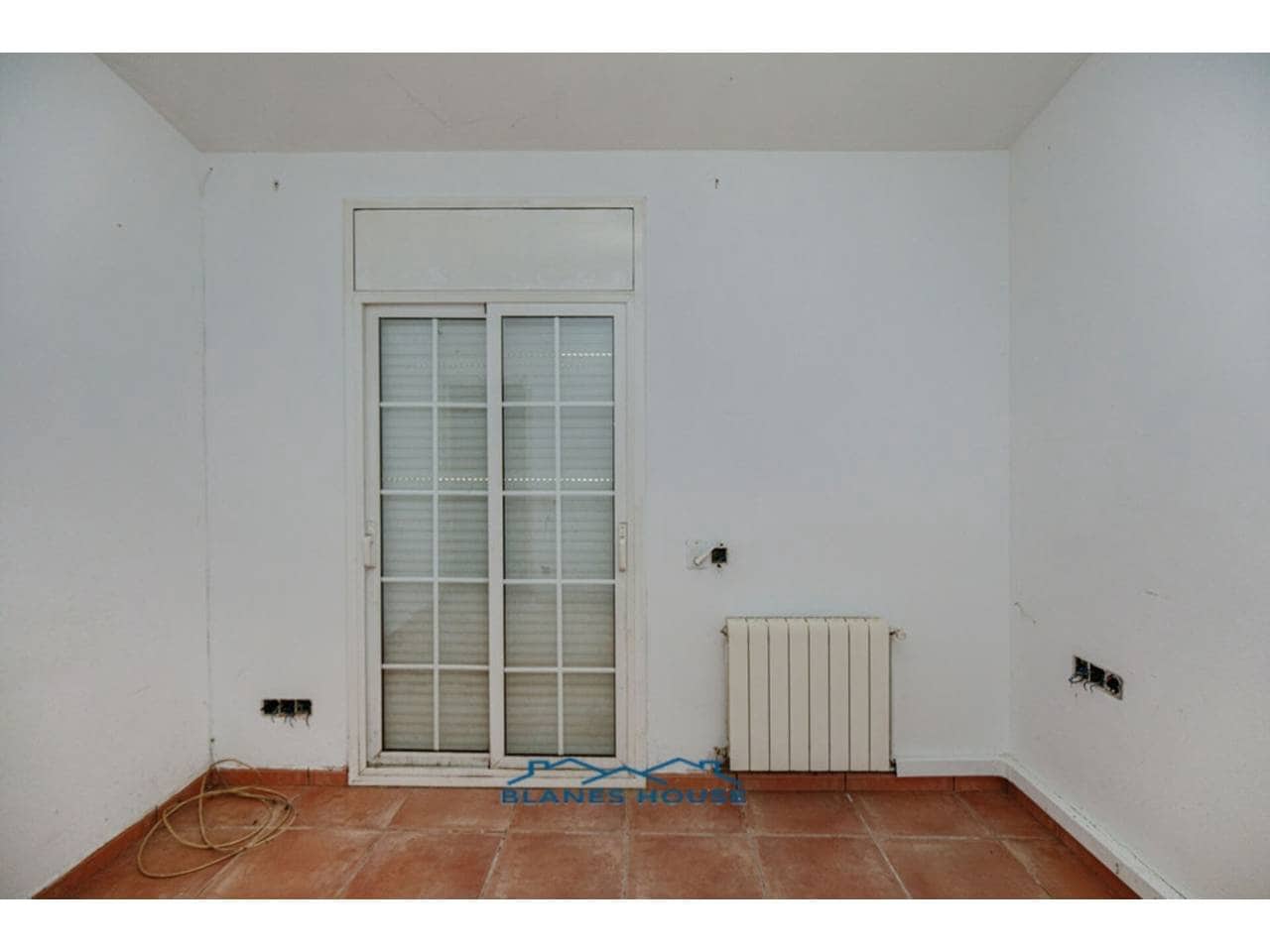 5 slaapkamer Villa te koop in Vidreres met zwembad - € 250.000 (Ref: 9254572)