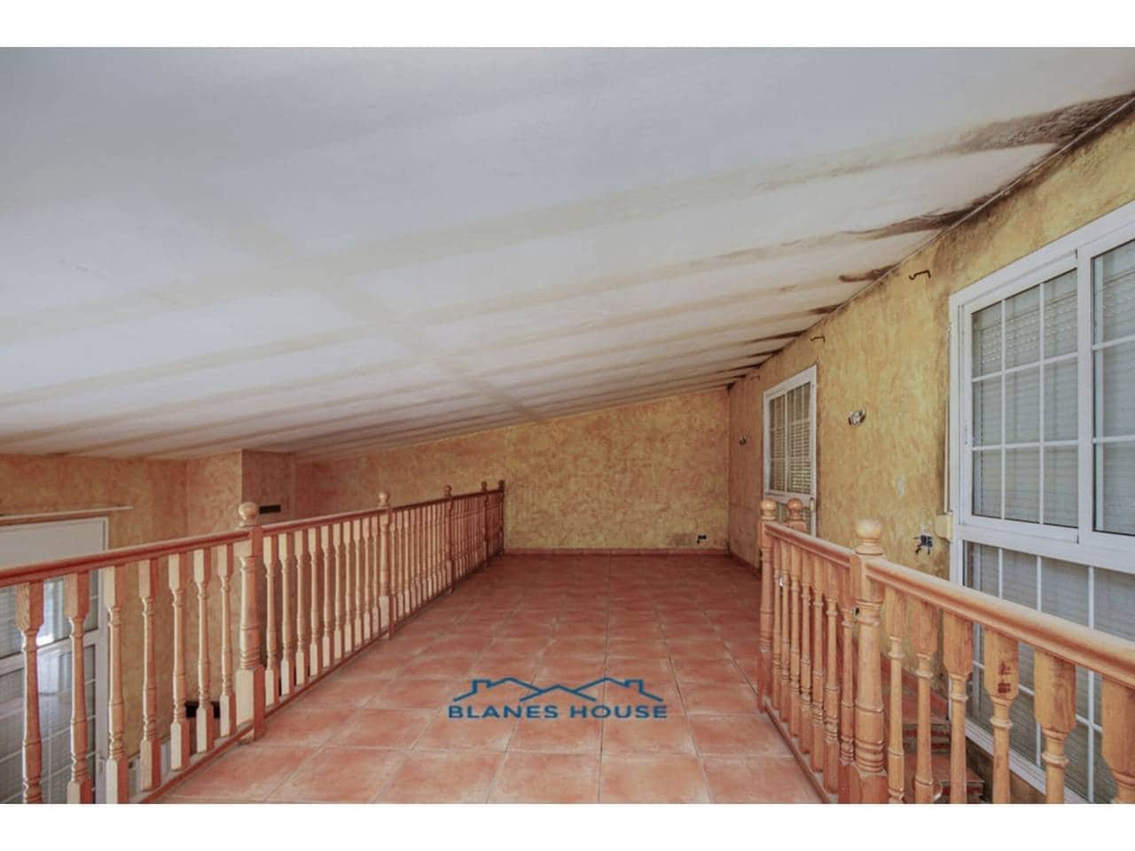 5 slaapkamer Villa te koop in Vidreres met zwembad - € 250.000 (Ref: 9254572)