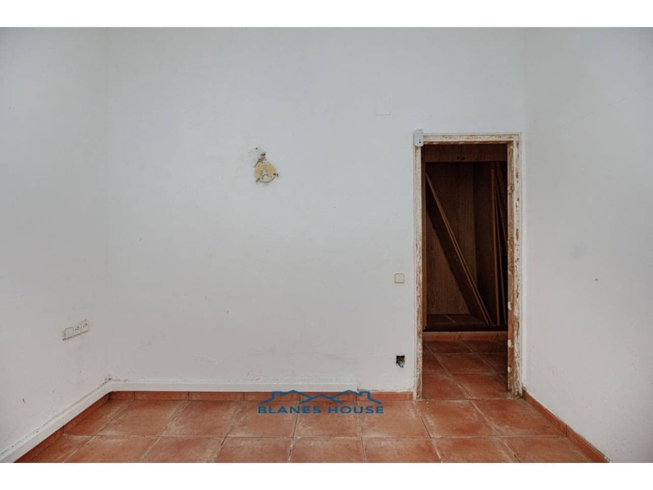 5 slaapkamer Villa te koop in Vidreres met zwembad - € 250.000 (Ref: 9254572)