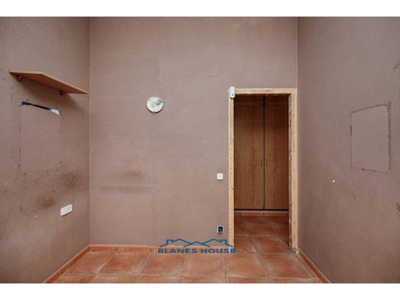 5 slaapkamer Villa te koop in Vidreres met zwembad - € 250.000 (Ref: 9254572)