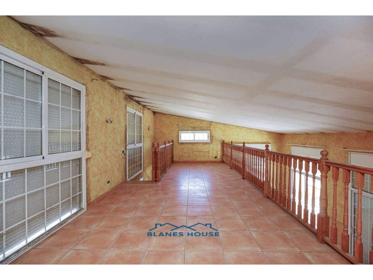 5 slaapkamer Villa te koop in Vidreres met zwembad - € 250.000 (Ref: 9254572)