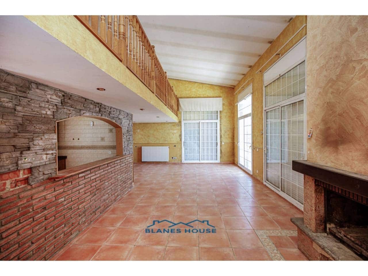 5 slaapkamer Villa te koop in Vidreres met zwembad - € 250.000 (Ref: 9254572)