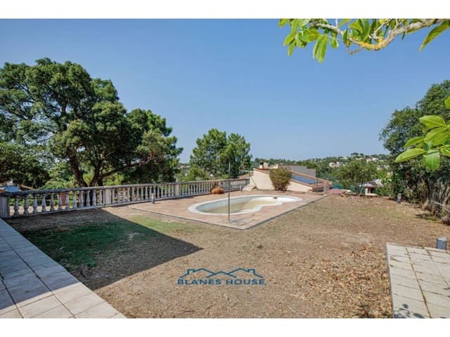 5 bedroom Villa for sale in Vidreres with pool - € 250,000 (Ref: 9254572)