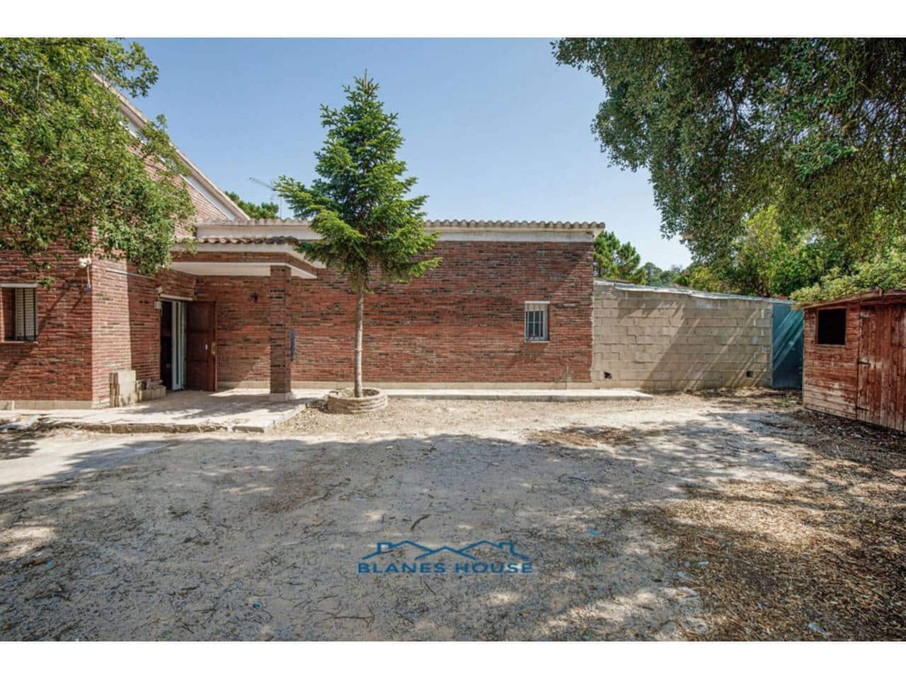 5 slaapkamer Villa te koop in Vidreres met zwembad - € 250.000 (Ref: 9254572)