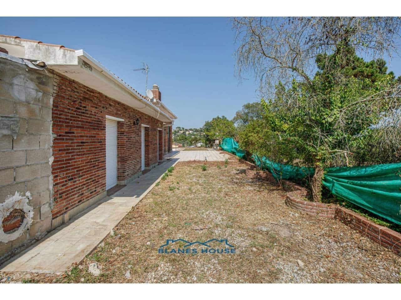 5 slaapkamer Villa te koop in Vidreres met zwembad - € 250.000 (Ref: 9254572)