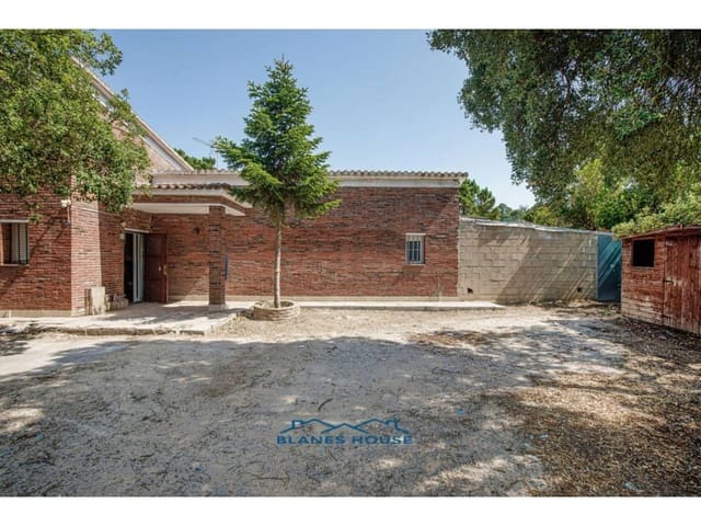 5 bedroom Villa for sale in Vidreres with pool - € 250,000 (Ref: 9254572)