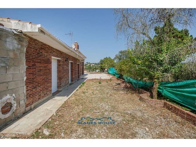 5 bedroom Villa for sale in Vidreres with pool - € 250,000 (Ref: 9254572)