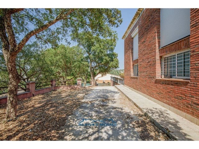 5 bedroom Villa for sale in Vidreres with pool - € 250,000 (Ref: 9254572)