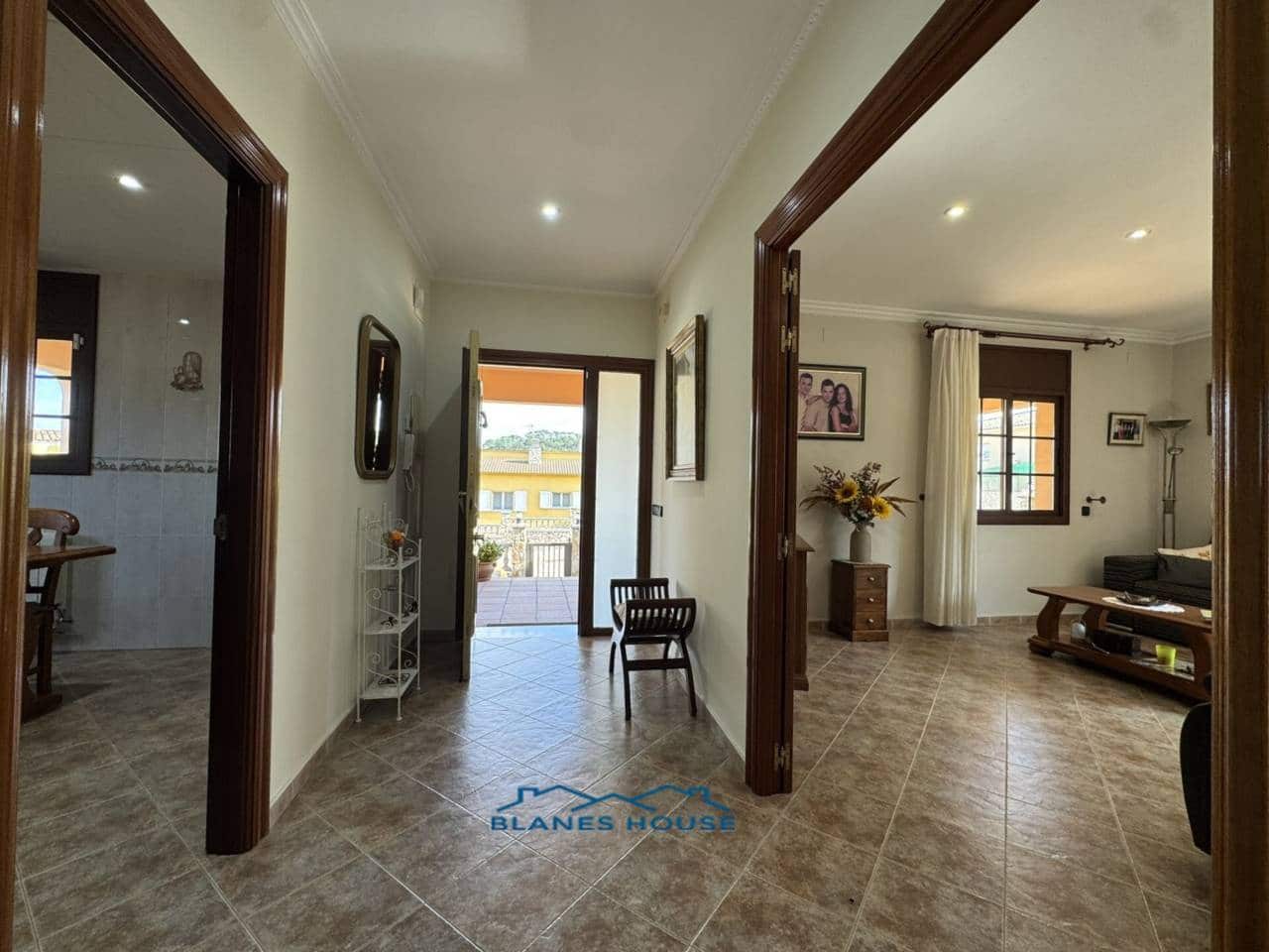 6 slaapkamer Villa te koop in Fogars de la Selva met zwembad garage - € 385.000 (Ref: 9287375)