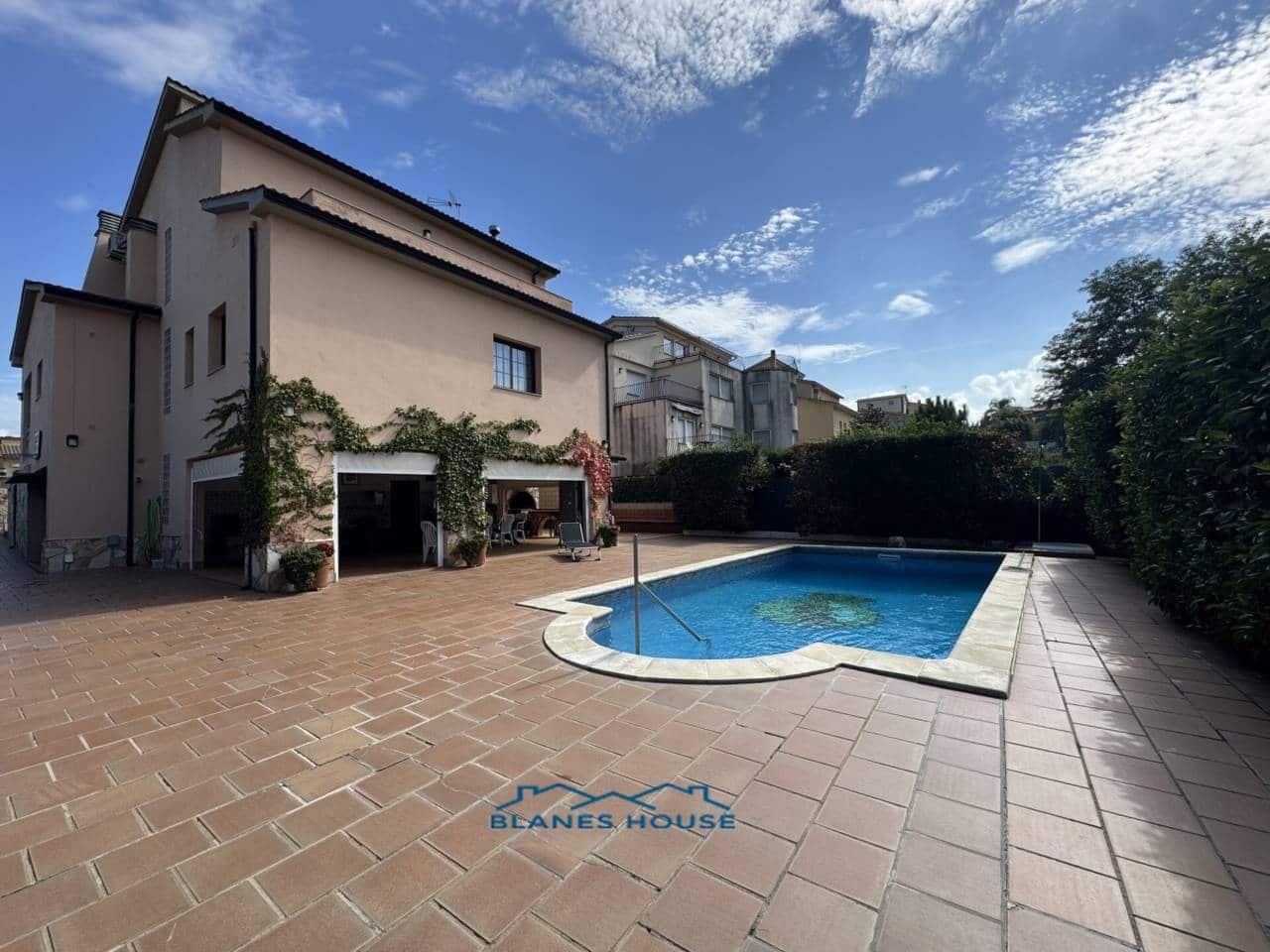 6 slaapkamer Villa te koop in Fogars de la Selva met zwembad garage - € 385.000 (Ref: 9287375)