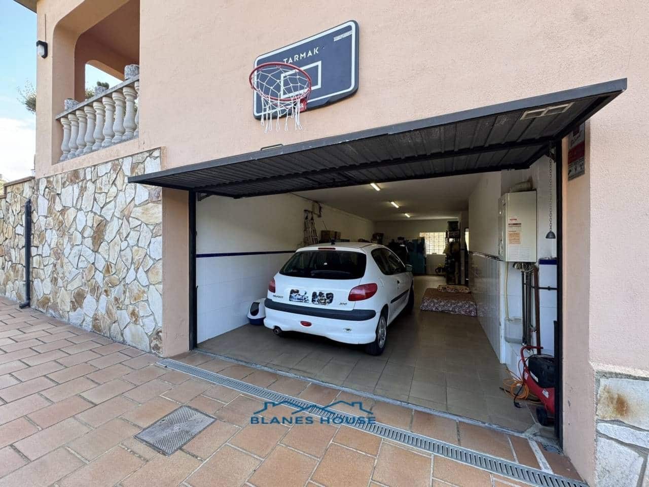 6 slaapkamer Villa te koop in Fogars de la Selva met zwembad garage - € 385.000 (Ref: 9287375)