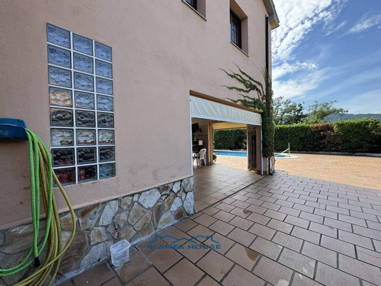 6 slaapkamer Villa te koop in Fogars de la Selva met zwembad garage - € 385.000 (Ref: 9287375)