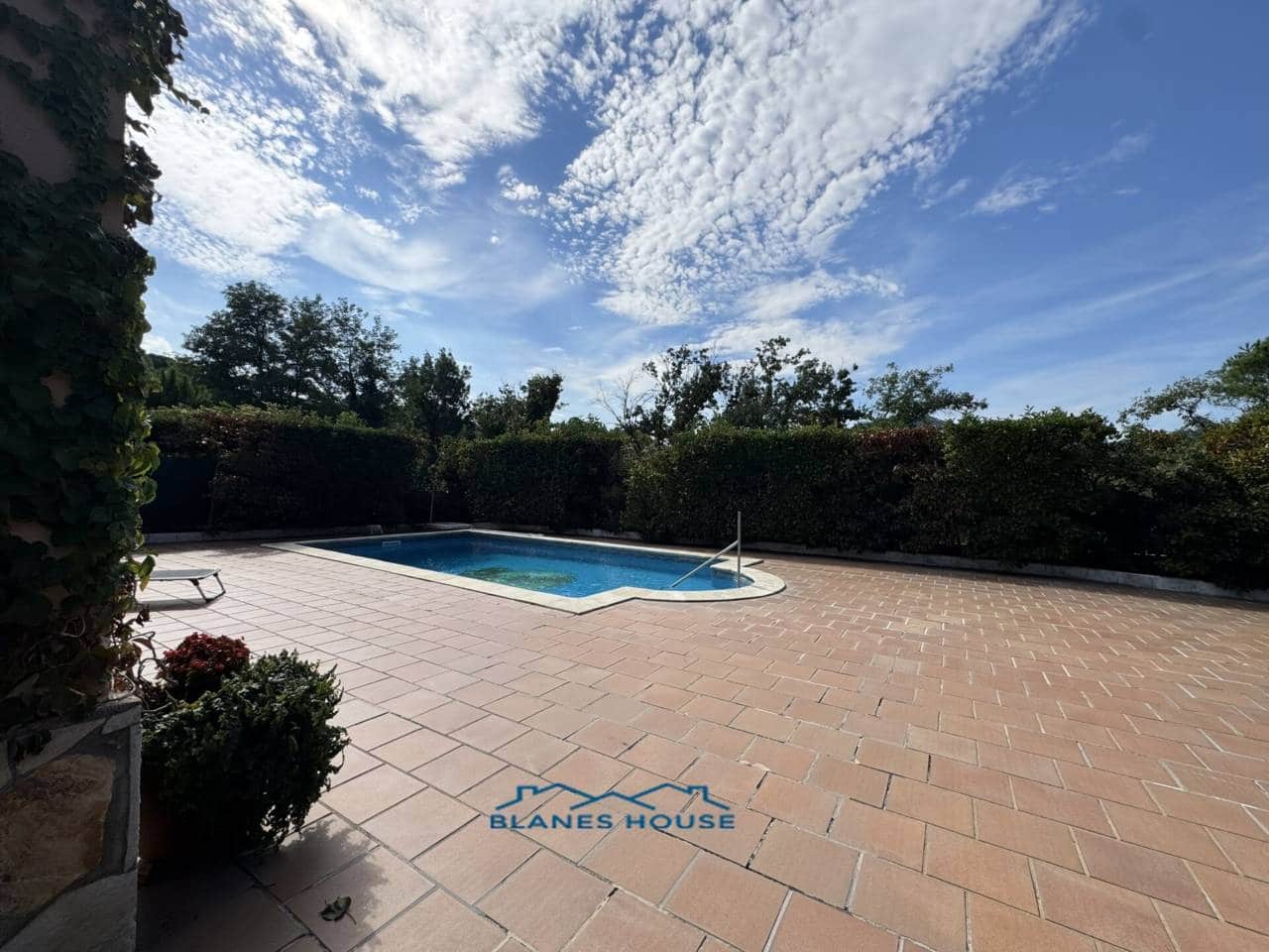 6 slaapkamer Villa te koop in Fogars de la Selva met zwembad garage - € 385.000 (Ref: 9287375)