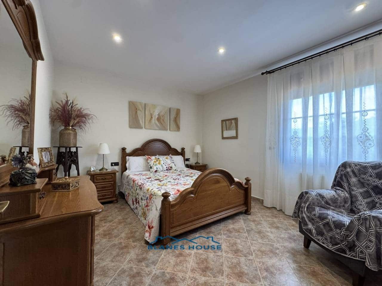 6 slaapkamer Villa te koop in Fogars de la Selva met zwembad garage - € 385.000 (Ref: 9287375)