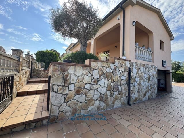 6 slaapkamer Villa te koop in Fogars de la Selva met zwembad garage - € 385.000 (Ref: 9287375)