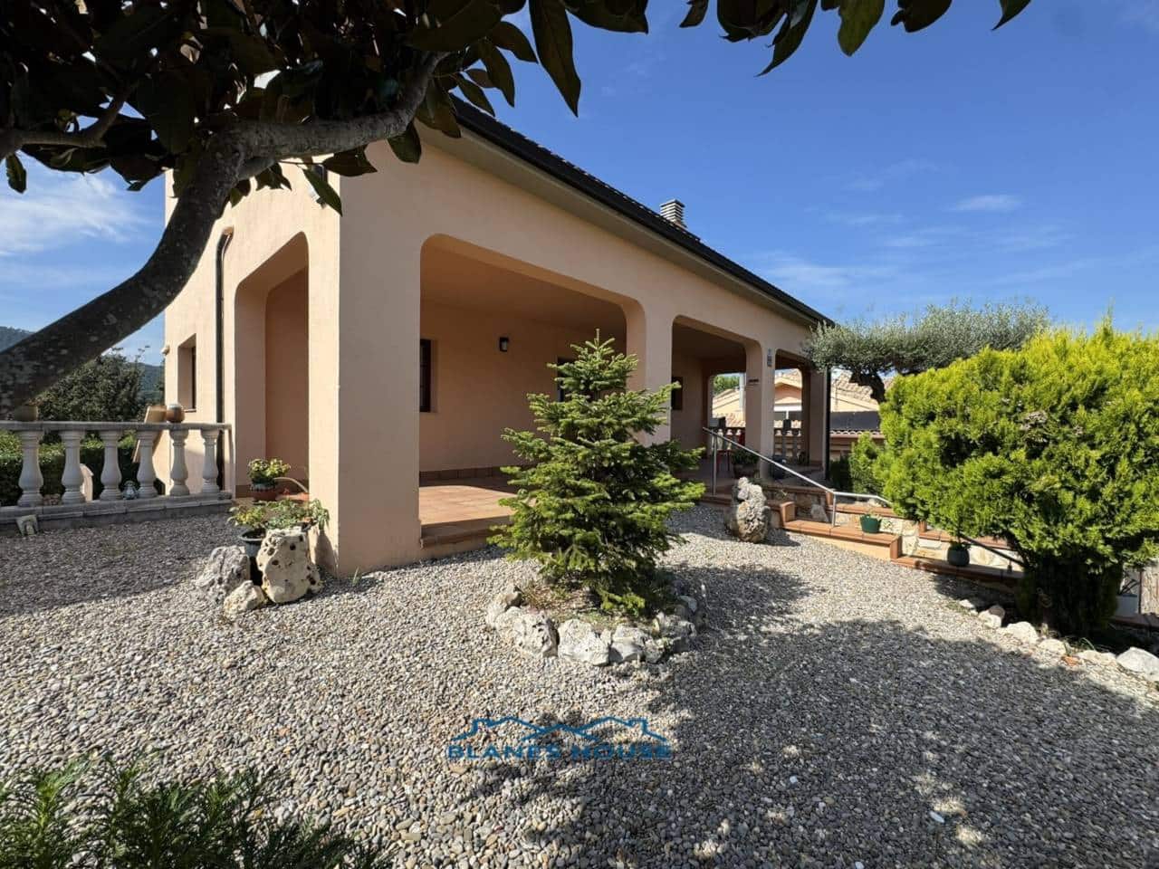 6 slaapkamer Villa te koop in Fogars de la Selva met zwembad garage - € 385.000 (Ref: 9287375)