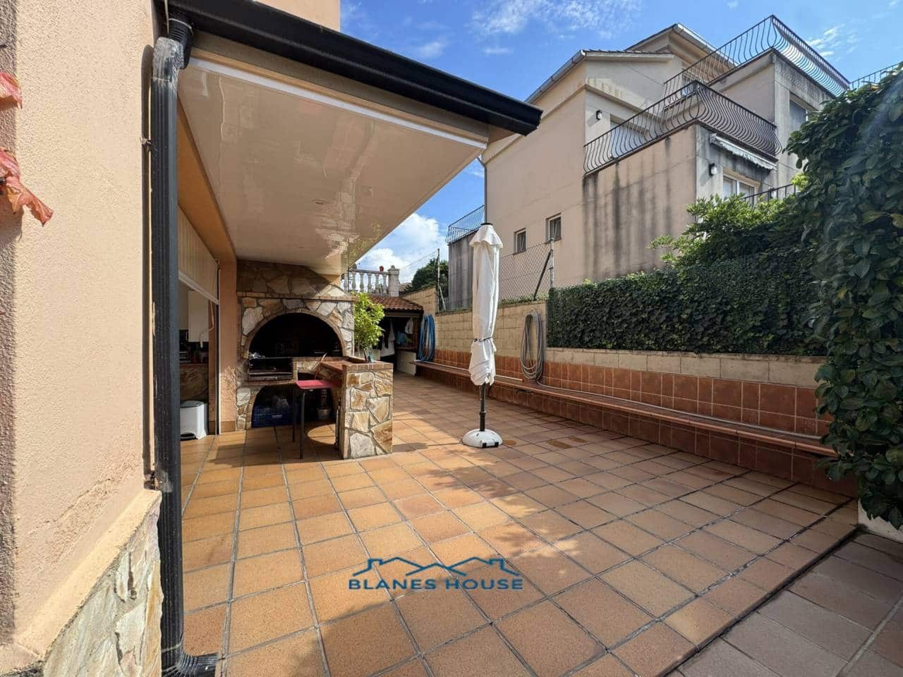 6 slaapkamer Villa te koop in Fogars de la Selva met zwembad garage - € 385.000 (Ref: 9287375)