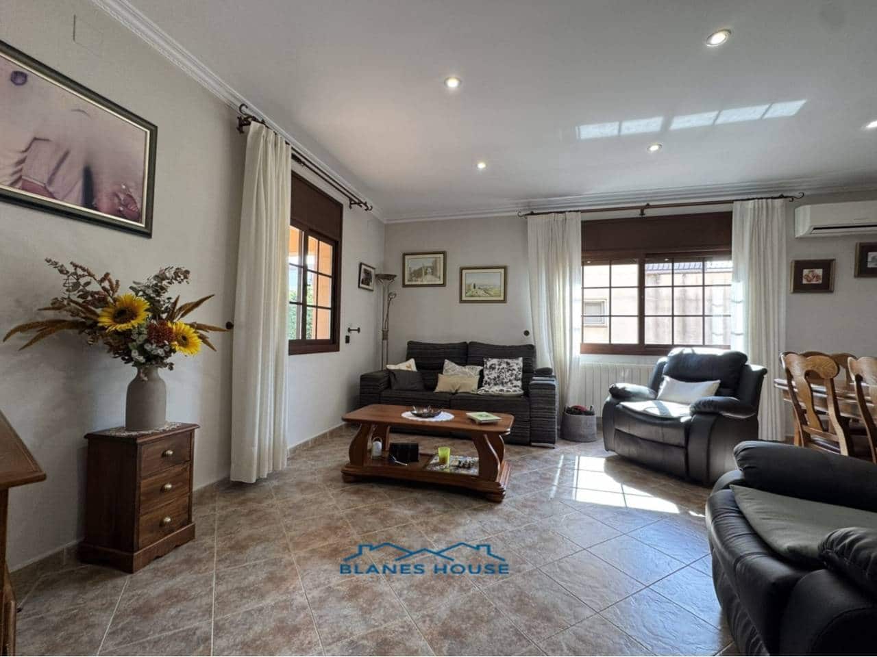 6 slaapkamer Villa te koop in Fogars de la Selva met zwembad garage - € 385.000 (Ref: 9287375)