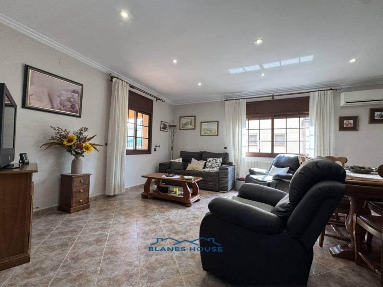 6 slaapkamer Villa te koop in Fogars de la Selva met zwembad garage - € 385.000 (Ref: 9287375)