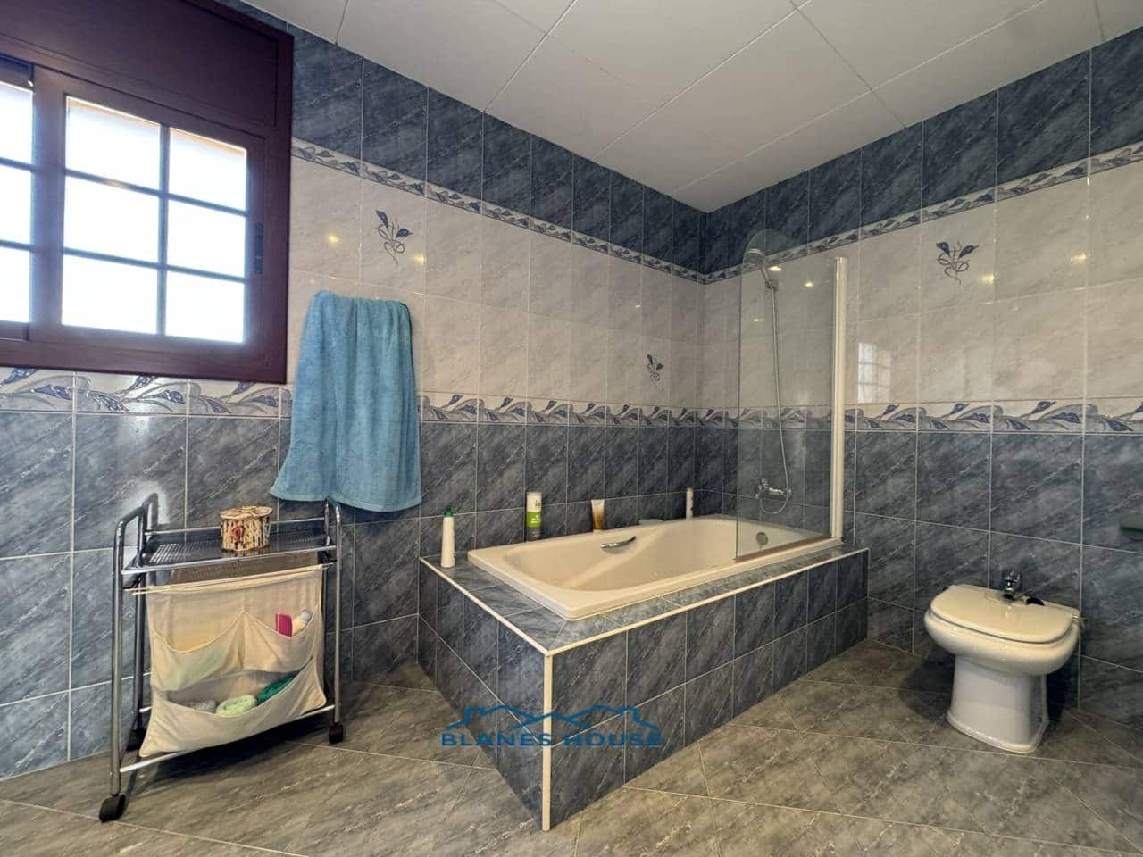 6 slaapkamer Villa te koop in Fogars de la Selva met zwembad garage - € 385.000 (Ref: 9287375)