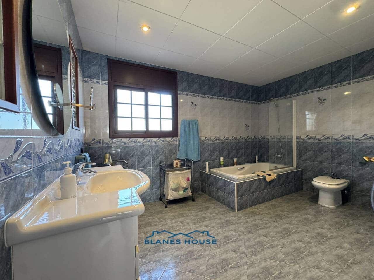 6 slaapkamer Villa te koop in Fogars de la Selva met zwembad garage - € 385.000 (Ref: 9287375)