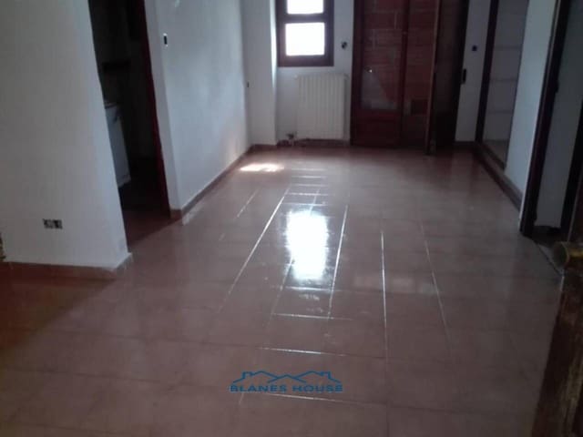 3 bedroom Villa for sale in Llagostera with garage - € 269,000 (Ref: 9294694)