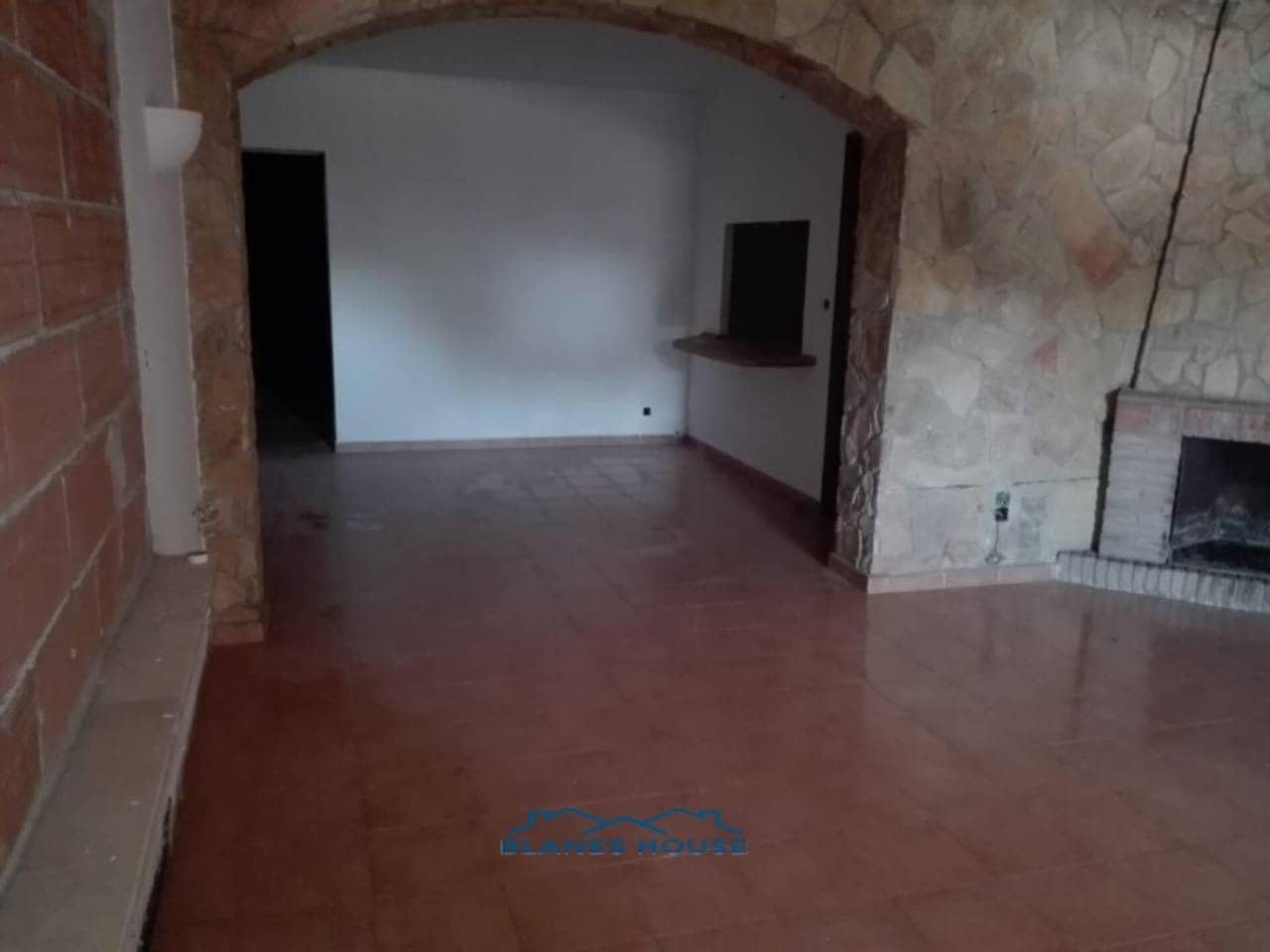 3 bedroom Villa for sale in Llagostera with garage - € 269,000 (Ref: 9294694)