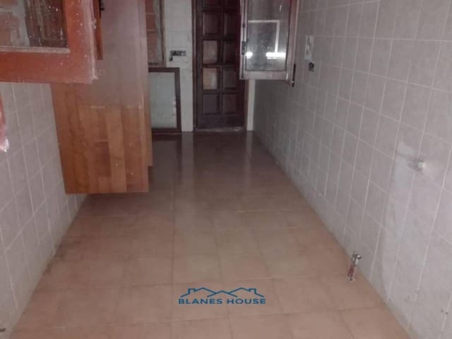 3 bedroom Villa for sale in Llagostera with garage - € 269,000 (Ref: 9294694)