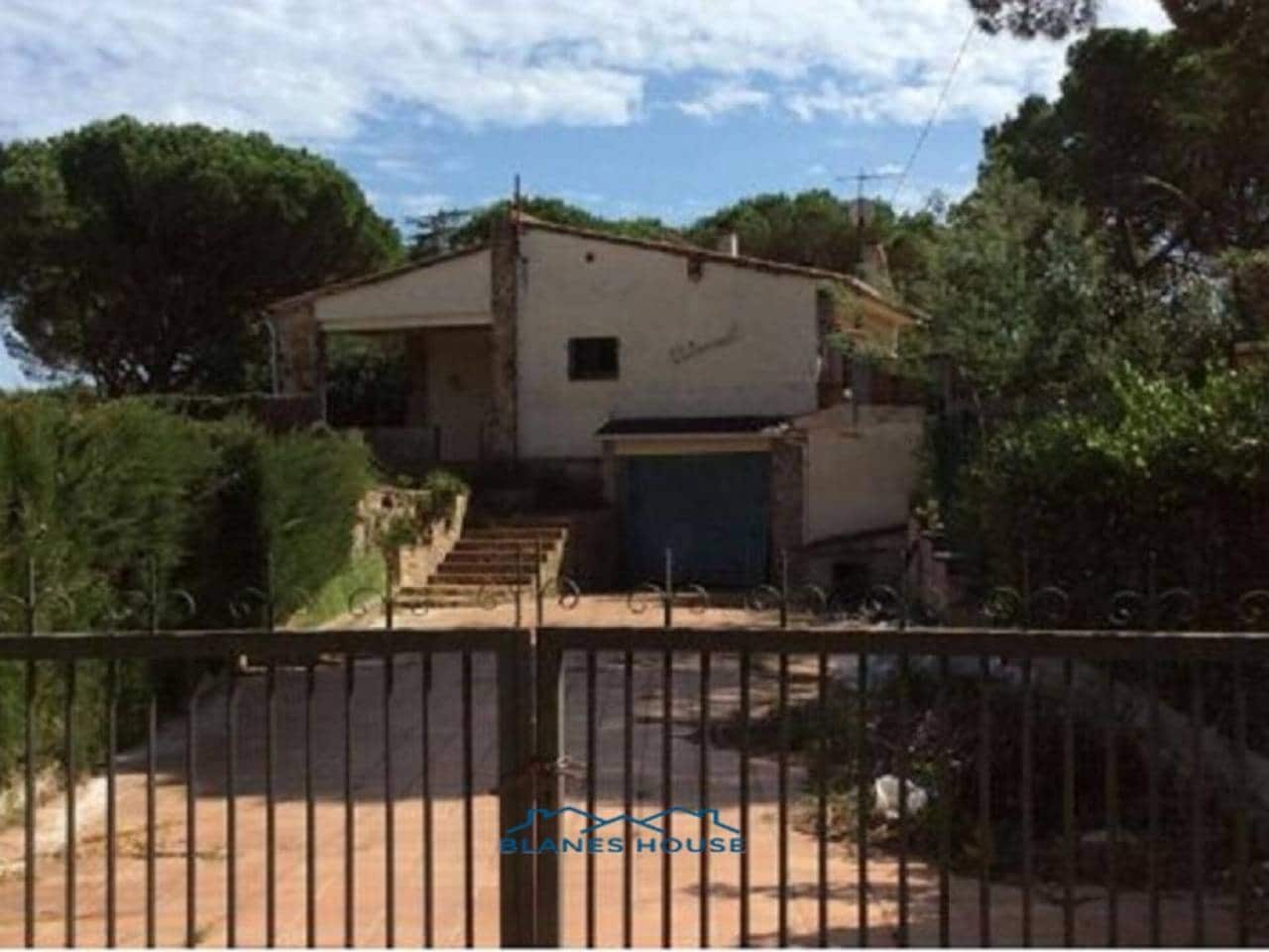 3 bedroom Villa for sale in Llagostera with garage - € 269,000 (Ref: 9294694)
