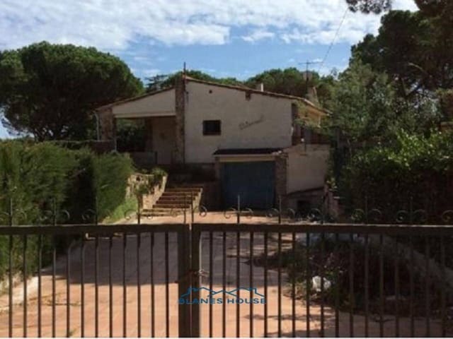 3 bedroom Villa for sale in Llagostera with garage - € 269,000 (Ref: 9294694)
