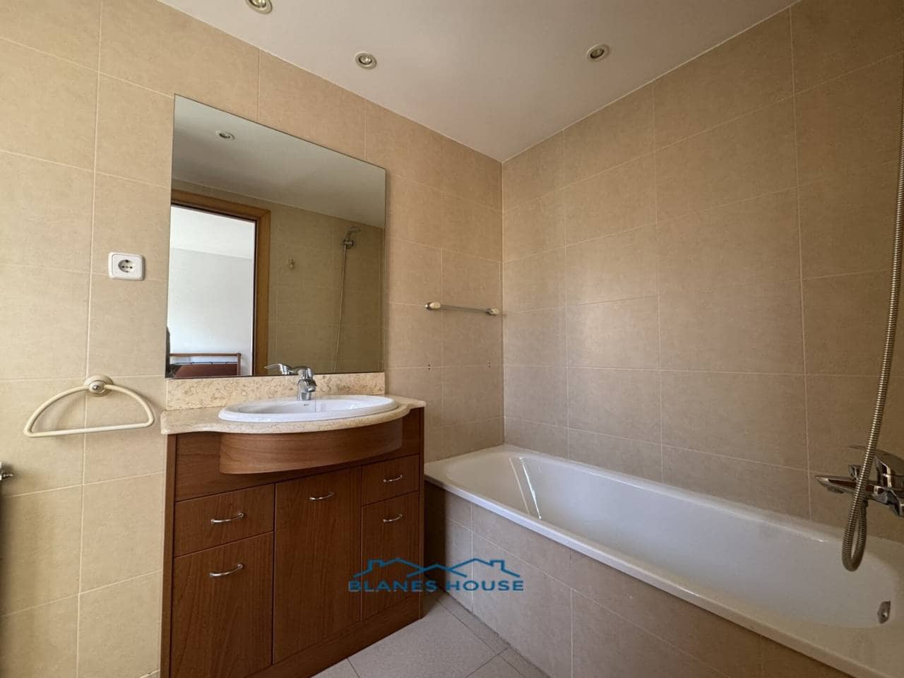 3 bedroom Flat for sale in Blanes - € 265,000 (Ref: 9346871)