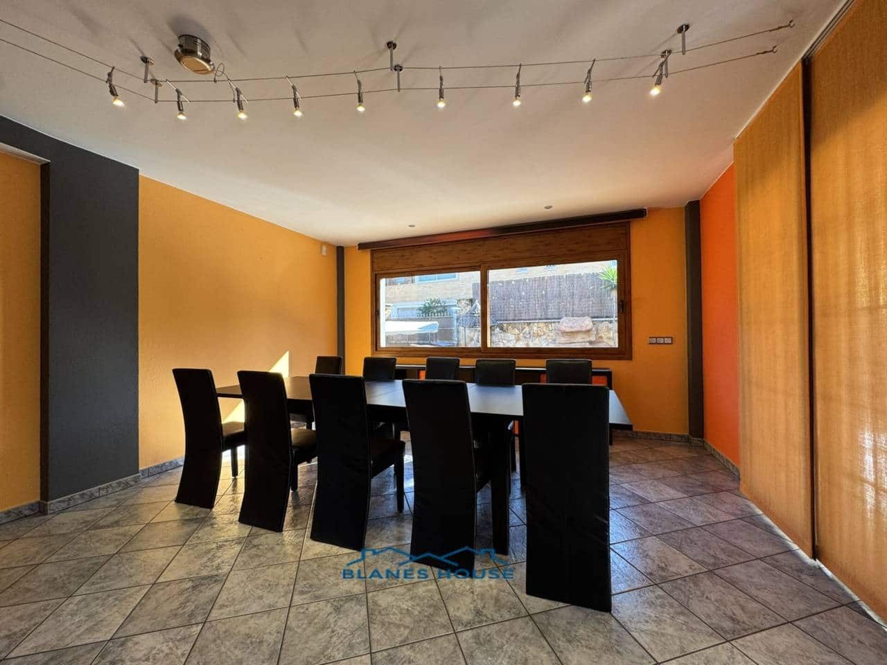 5 chambre Villa/Maison à vendre à Blanes avec piscine garage - 795 000 € (Ref: 9353186)